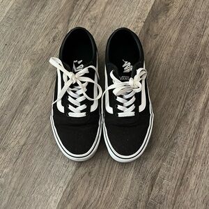 Women’s VANS authentic black&white shoe size 8